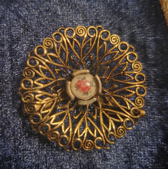 Vintage Floral Brooch Set of 7 on Navy Blue Velvet Hanging Display Case - Picture 7 of 12